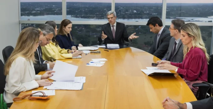 Meta é cobrada por falhas em moderação eleitoral e pressionada por igualdade no TSE