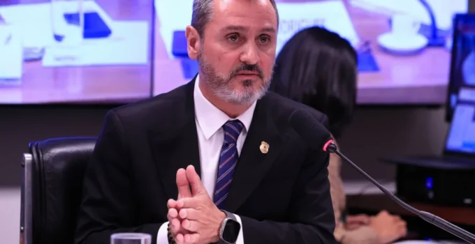 MPF investiga diretor-geral da PF por possível violação de sigilo em caso envolvendo irmão de Lula