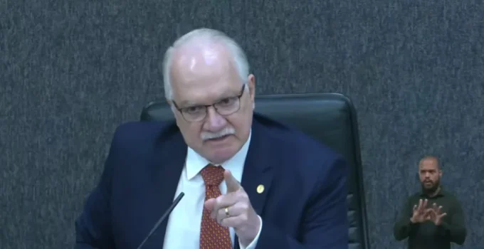 Fachin repreende desembargador em julgamento do CNJ: 'Não lhe concedi a palavra'