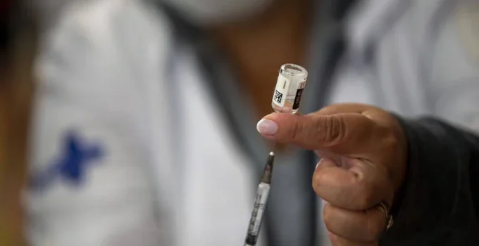 Da bactéria ao captopril: 8 avanços da saúde que nasceram da pura curiosidade científica