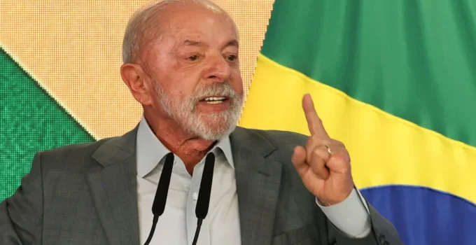 Campanha de Lula pede cassação de Flávio Bolsonaro no TSE por suposto favorecimento de plataformas de tecnologia