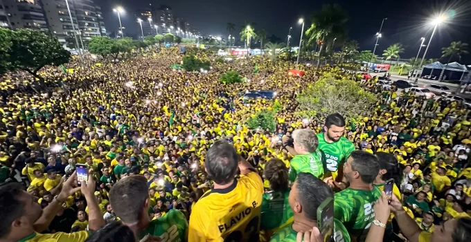 Flávio Bolsonaro e Nikolas Ferreira intensificam 'despetização' do Nordeste em reta final de campanha