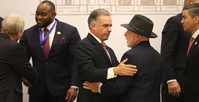 Governos de esquerda latino-americanos temem isolamento com possível derrota de Lula no Brasil Governos de esquerda latino-americanos temem isolamento com possível derrota de Lula no Brasil