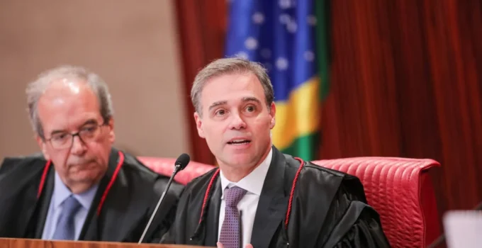 Mendonça: Lula e Flávio Bolsonaro podem abrir sigilos sem aval do TSE