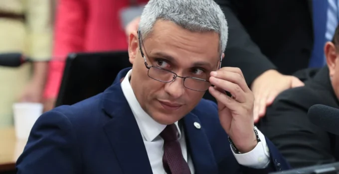 TSE determina remoção de áudio de Gayer sobre suposta fraude com mesários e fixa multa TSE determina remoção de áudio de Gayer sobre suposta fraude com mesários e fixa multa