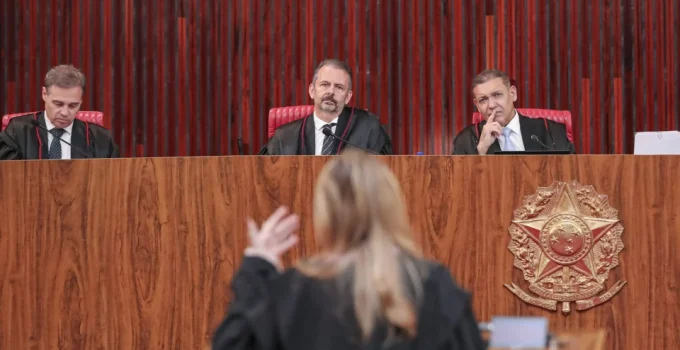 TSE dá vitórias a Lula em disputas judiciais contra Flávio Bolsonaro