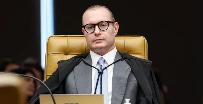 Zanin prorroga votação até 19h para seções com urnas abertas e esclarece dúvidas Zanin prorroga votação até 19h para seções com urnas abertas e esclarece dúvidas