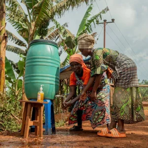 Enfermeiro que combatia Ebola é morto por manifestantes na República Democrática do Congo