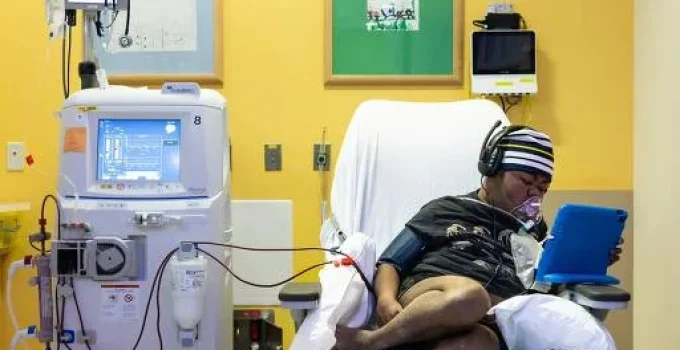 Cortes no Medicaid e custos crescentes de saúde sobrecarregam clínicas públicas nos EUA