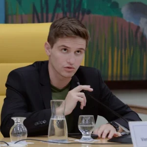 Deputado eleito pede cautela a apoiadores de Flávio Bolsonaro e desaconselha atos não oficiais