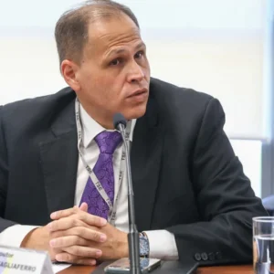 Itália nega extradição de ex-assessor de Moraes por dúvidas sobre imparcialidade no Brasil