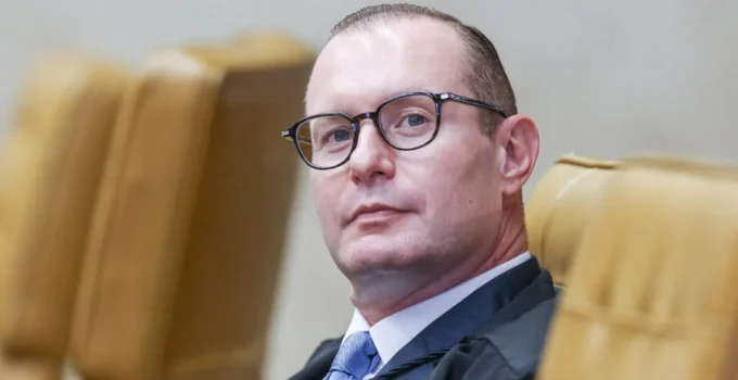Campanha de Flávio Bolsonaro contesta resultado das urnas na Justiça Eleitoral