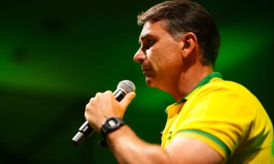 Flávio Bolsonaro viaja para os EUA após restrições da Justiça