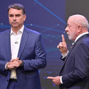 Sigilo e Rapidez em Ordem Contra Flávio Bolsonaro Alimentam Tese de Perseguição Política