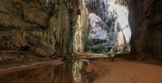 Januária: O Coração do Sertão Mineiro que Guarda Gigantes Subterrâneos e Riqueza Cultural Januária: O Coração do Sertão Mineiro que Guarda Gigantes Subterrâneos e Riqueza Cultural