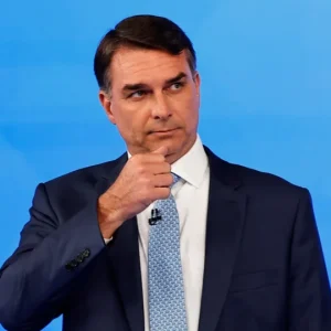 STF nega busca e apreensão contra Flávio Bolsonaro e contesta notícias sobre operação