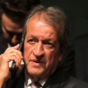 Moraes autoriza visita de Valdemar Costa Neto a Bolsonaro em prisão domiciliar