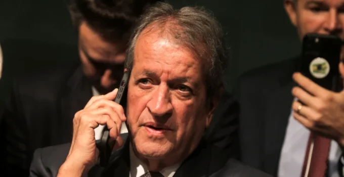 Moraes autoriza visita de Valdemar Costa Neto a Bolsonaro em prisão domiciliar