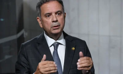 Defesa de Bolsonaro pede autorização para visita de Rogério Marinho em meio a restrições