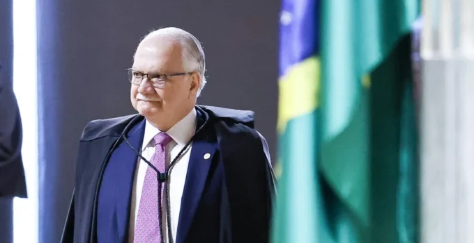 Fachin arquiva inquéritos sobre fake news e encerra frentes de investigação no STF Fachin arquiva inquéritos sobre fake news e encerra frentes de investigação no STF