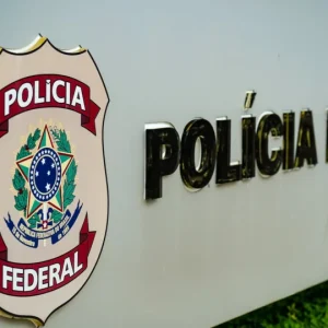 Peritos da PF rebatem laudo da defesa de Daniel Vorcaro sobre celular apreendido