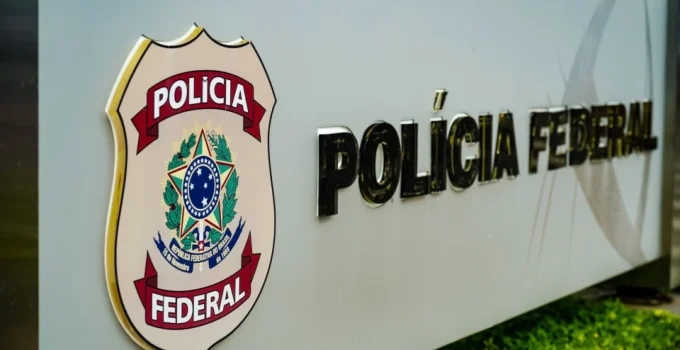 Peritos da PF rebatem laudo da defesa de Daniel Vorcaro sobre celular apreendido