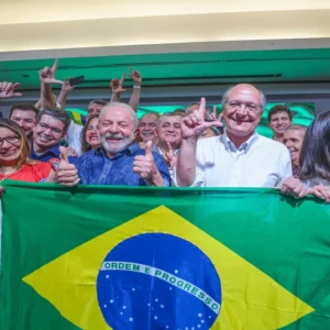 Justiça Eleitoral sob Pressão: Lula Enfrenta Denúncias de Abuso de Poder na Campanha
