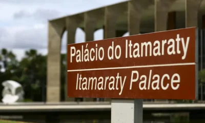 Itamaraty cobra explicações da Argentina sobre passagem de Flávio Bolsonaro a caminho dos EUA
