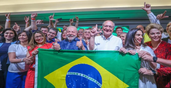 TSE analisa mais de 15 ações contra Lula por suposto abuso de poder na eleição de 2026