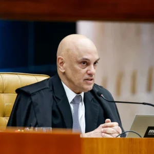 Moraes determina que PF guarde "minuta do golpe" e destrua armas de ex-integrantes da cúpula da segurança do DF