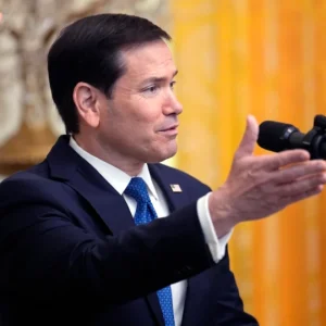 Marco Rubio nega envolvimento do governo Trump na ida de Flávio Bolsonaro aos EUA