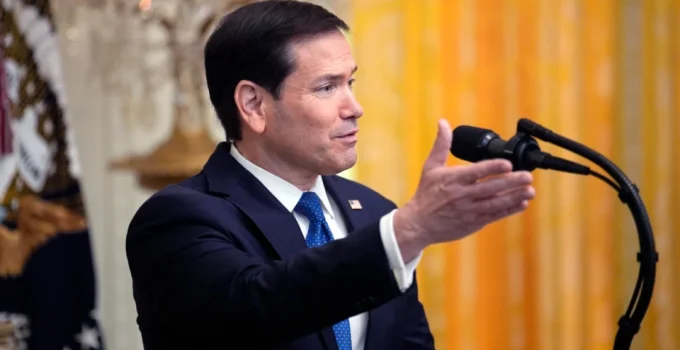 Marco Rubio nega envolvimento do governo Trump na ida de Flávio Bolsonaro aos EUA