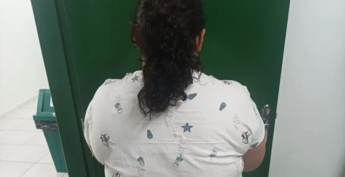 Mulher de 37 anos se passava por menina de 12 e enganava família, lembrando o filme "A Órfã"