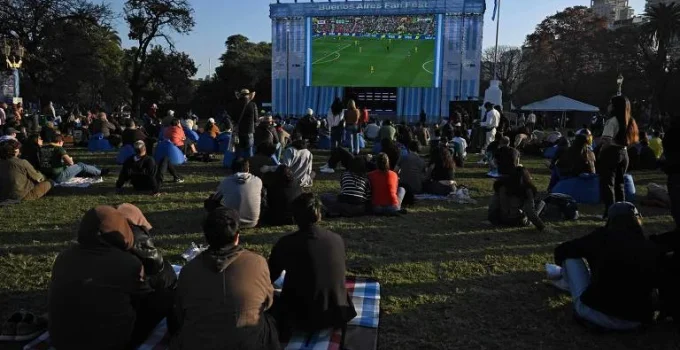 Copa do Mundo: Argentinos celebram abertura com esperança de bi e lembram glórias de 2022 e 1986