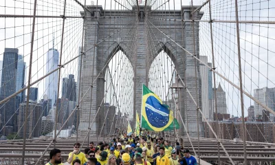 Torcida Brasileira Toma a Ponte do Brooklyn em Nova York com Hinos da Copa e Saudade do Penta