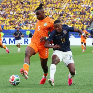 Costa do Marfim vence Equador com gol no fim em jogo eletrizante de futebol com bolas na trave na Copa do Mundo