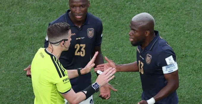 Nova Regra da Copa: Equador Caicedo Fora por 1 Minuto Após Atendimento Médico em Campo Choca Fãs