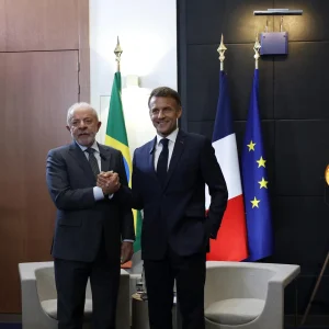 Lula no G7: Presidente brasileiro se encontra com Macron e leva a voz do Sul Global em cúpula das economias mais ricas