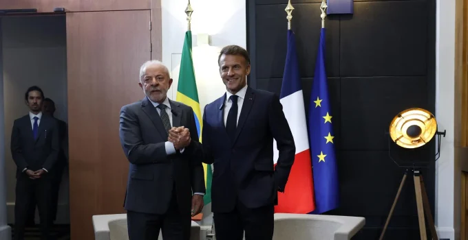 Lula no G7: Presidente brasileiro se encontra com Macron e leva a voz do Sul Global em cúpula das economias mais ricas