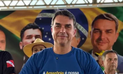 Flávio Bolsonaro promete revogar reforma tributária e acabar com reeleição em primeiro ato de mandato presidencial