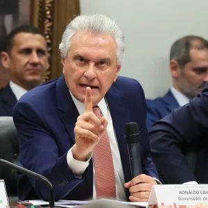 Ronaldo Caiado: Flávio Bolsonaro Perdeu Chance de Vencer Lula em 2026 por Ligações com Banco Master, diz