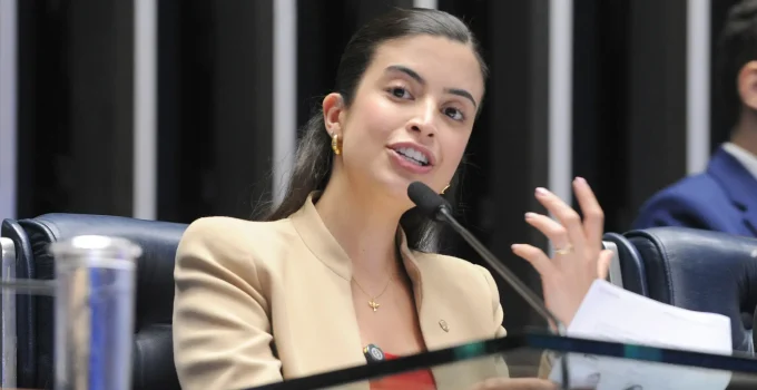 PL de Tabata Amaral: Xingar mulher pode virar crime imprescritível, mas matar não? Debate acirrado no Congresso