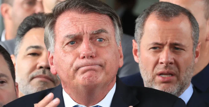 Arma de Bolsonaro em carro do GSI não passou por vistoria, PM confirma a Moraes em meio a polêmica da prisão domiciliar