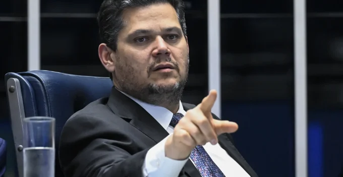 Davi Alcolumbre nega veementemente ter recebido US$ 30 milhões de Daniel Vorcaro e promete ação judicial contra acusação falsa Davi Alcolumbre nega veementemente ter recebido US$ 30 milhões de Daniel Vorcaro e promete ação judicial contra acusação falsa