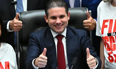 Motta confirma viagem paga por empresário e diz: 'Não vejo crime nisso' em jatinho de Vorcaro para evento no exterior