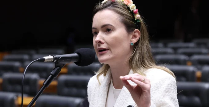 Urgência Aprovada na Câmara: Projeto que Suspende Demarcação de Terras Indígenas em SC Avança e Gera Debate Nacional Urgência Aprovada na Câmara: Projeto que Suspende Demarcação de Terras Indígenas em SC Avança e Gera Debate Nacional