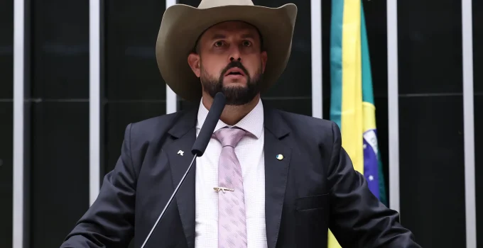 Anistia de Multas para Caminhoneiros: Câmara Aprova Perdão de Penalidades por Bloqueios Pós-Eleição 2022