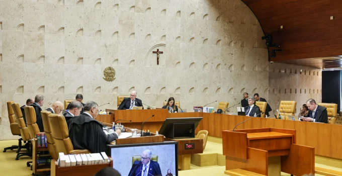 Crise no STF: Por que o Brasil enfrenta rejeições internacionais e críticas de juristas sobre imparcialidade? Crise no STF: Por que o Brasil enfrenta rejeições internacionais e críticas de juristas sobre imparcialidade?