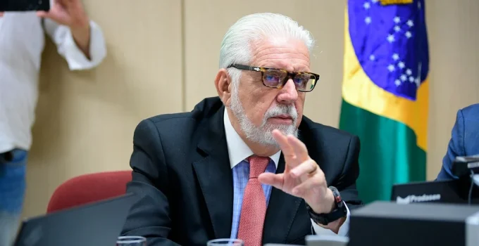 Senador Jaques Wagner é Apontado pela PF como Elo Chave Entre Banco Master e BRB em Negociações Suspeitas