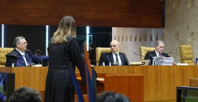 Guerra Cultural 2.0: Censura em Redes Sociais Transforma Debates e Cria 'Dark Social'